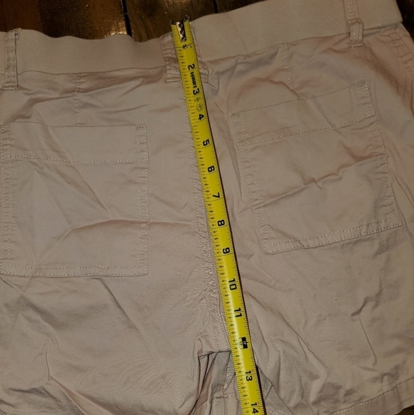 Lee Regular Fit Short Rise Creamy Pink Elastic Waist Shorts - Size 12 - Picture 8 of 9